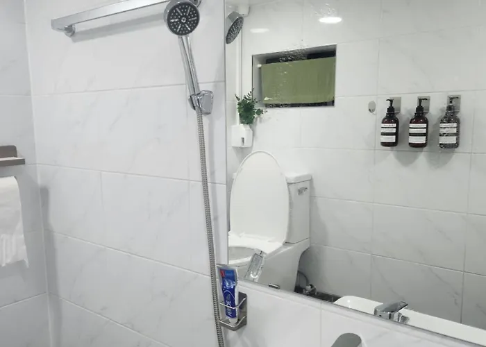 Tommy House Acomodação com café da manhã  4*