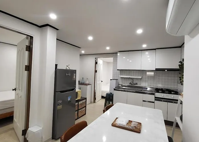 Bed & Breakfast Tommy House 4*